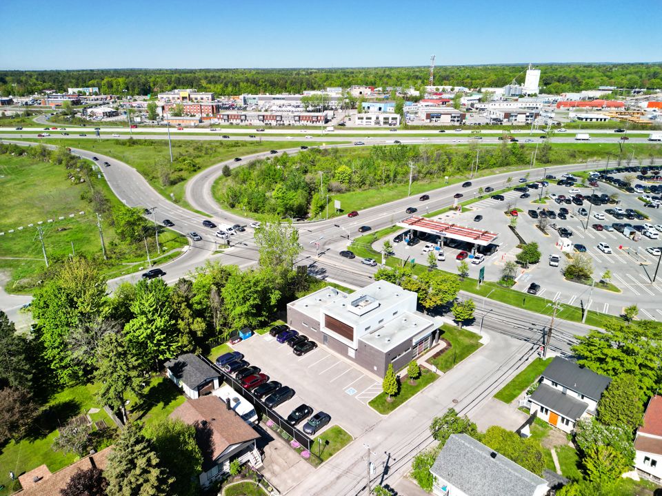Photo — Immeuble commercial, 1, rue Gauthier, Saint-Jérôme