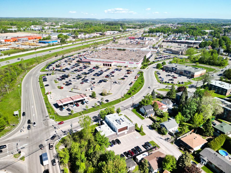 Photo — Immeuble commercial, 1, rue Gauthier, Saint-Jérôme