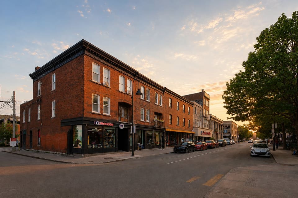 Image générée par IA — Bâtisse commerciale, 301-311, Rue de l'Église, Verdun