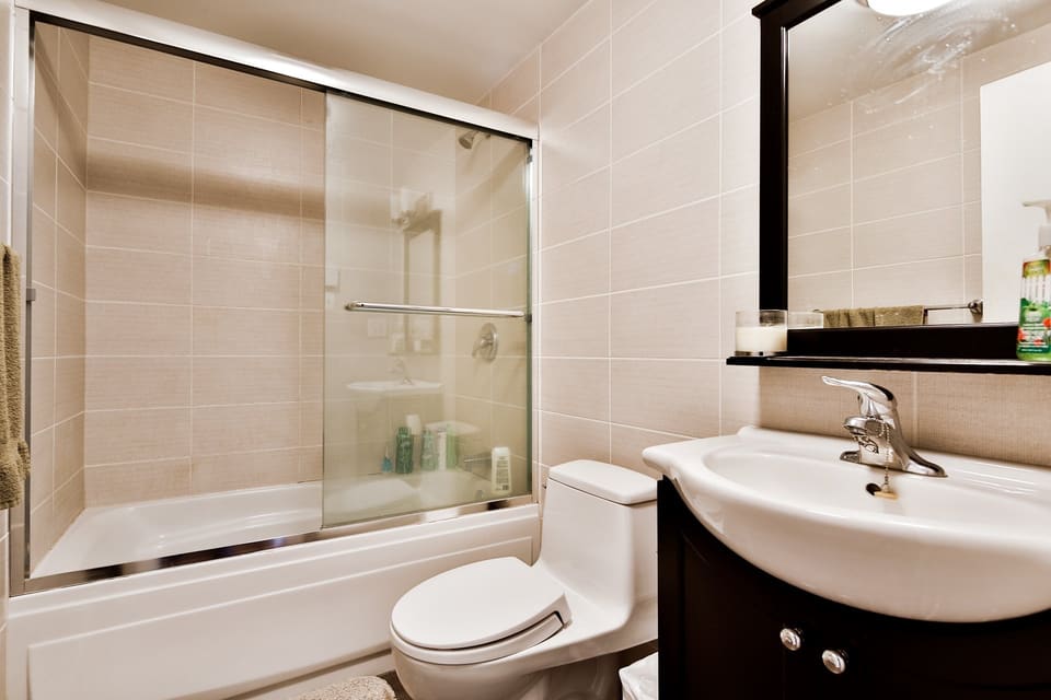 Salle de bains — Triplex, 3458, Av. du Parc, Le Plateau-Mont-Royal